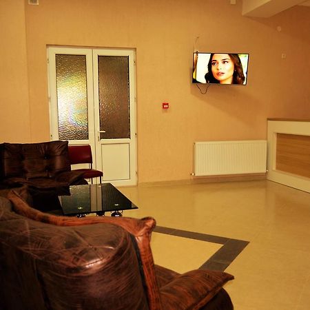 Kmg Hotel Khashuri Exteriör bild