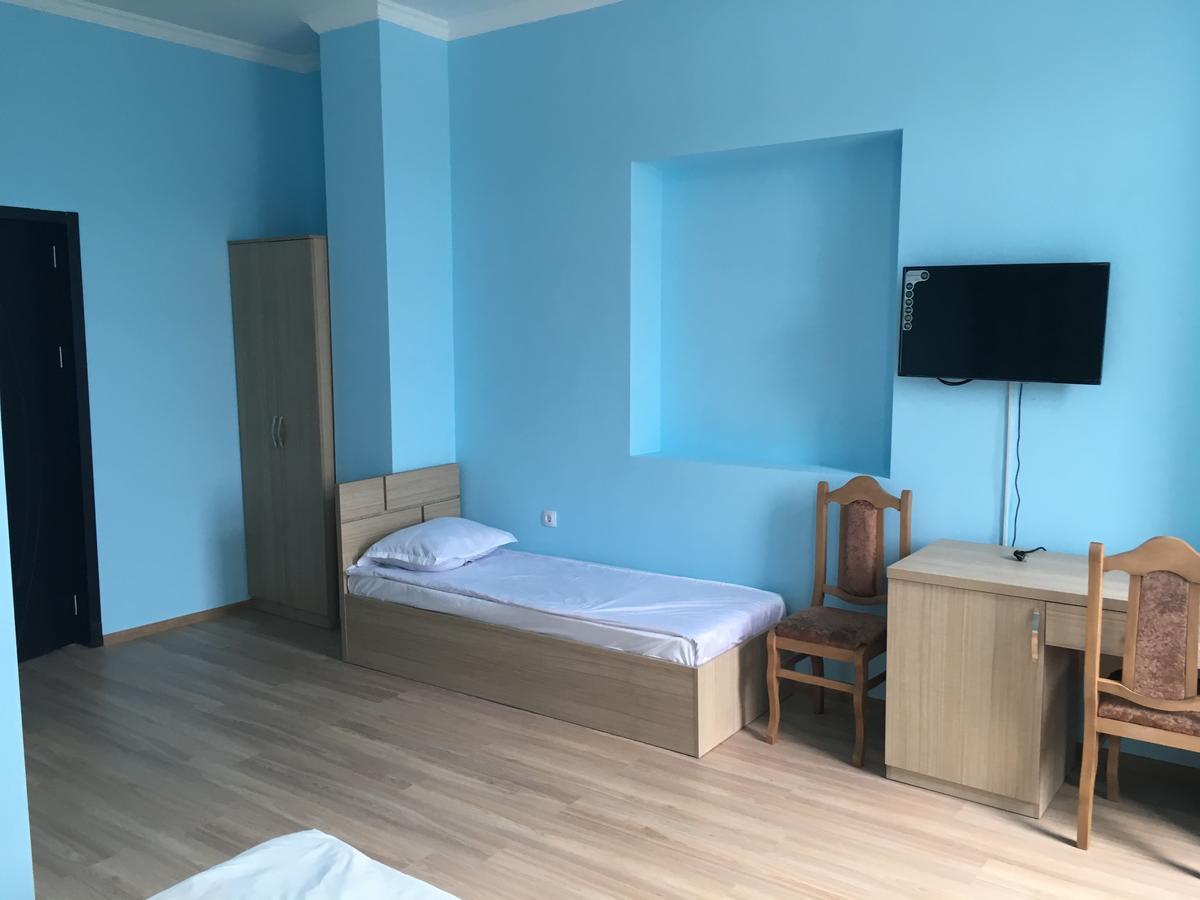 Kmg Hotel Khashuri Exteriör bild
