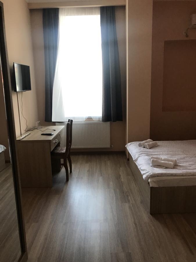 Kmg Hotel Khashuri Exteriör bild