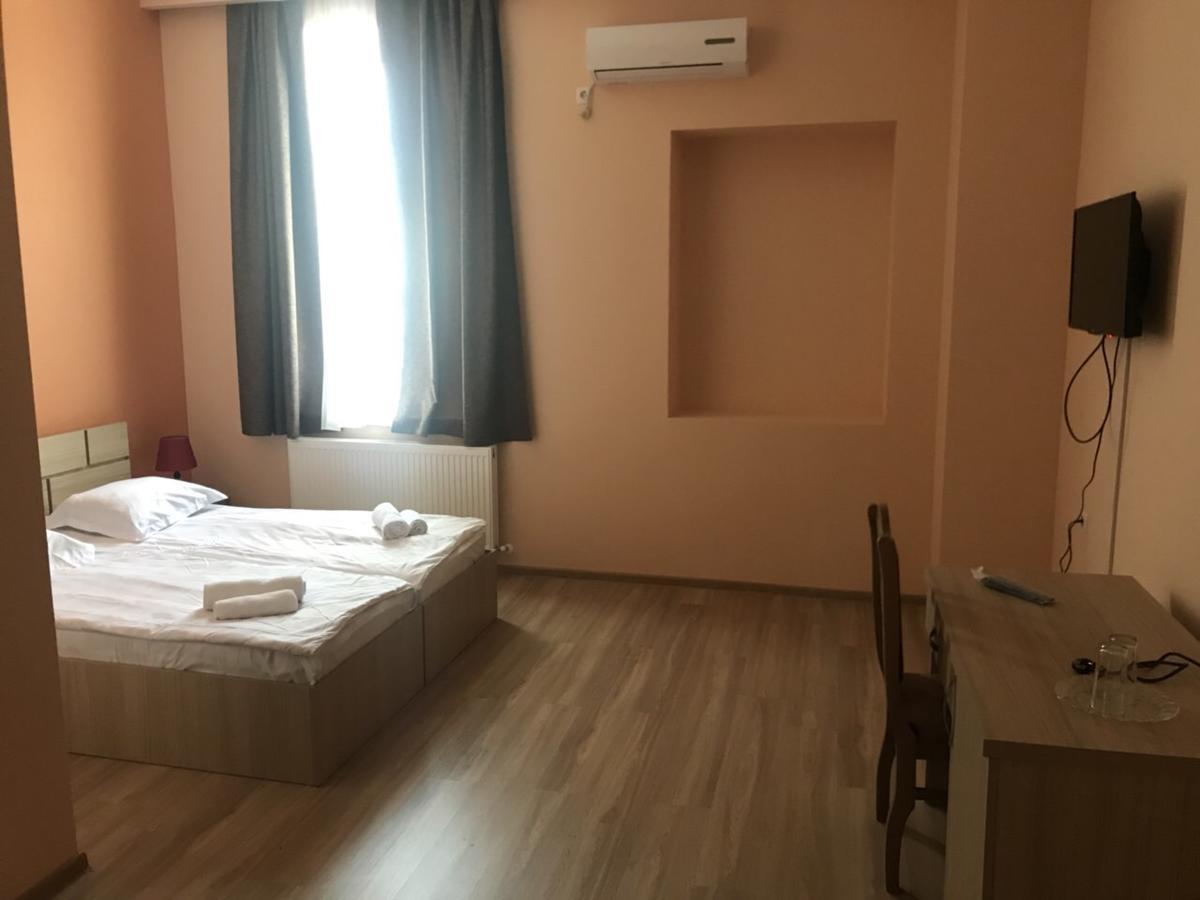Kmg Hotel Khashuri Exteriör bild